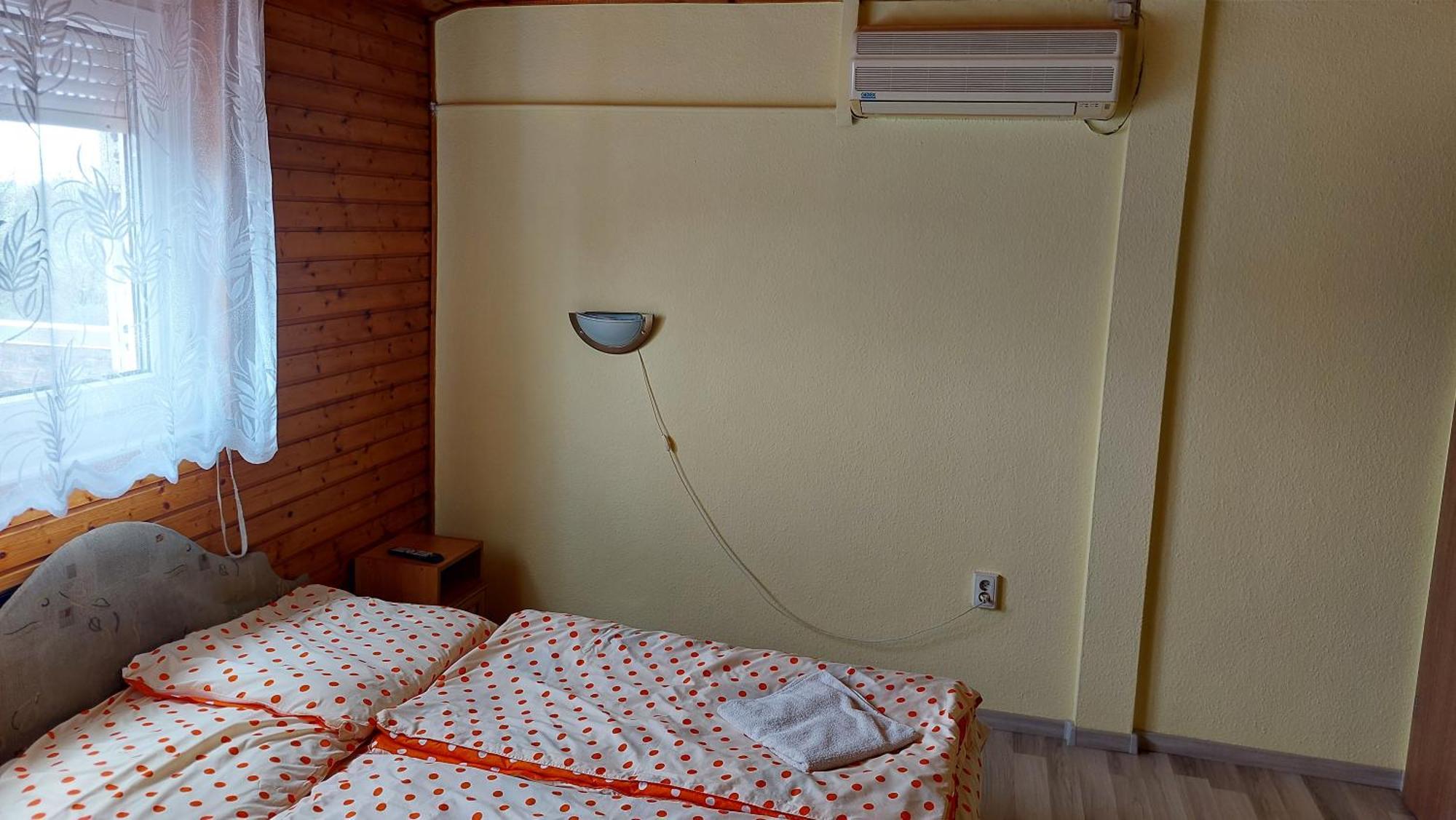 Napsugar Panzio Hotel Vac Luaran gambar